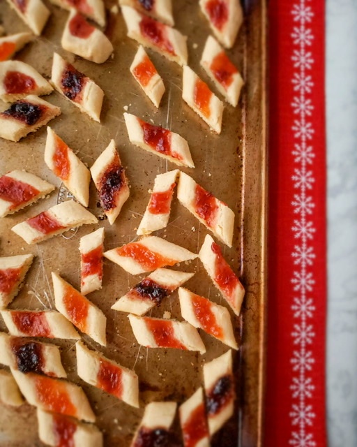 Gluten-free Split Seconds Cookie filled with jam on a baking tray.