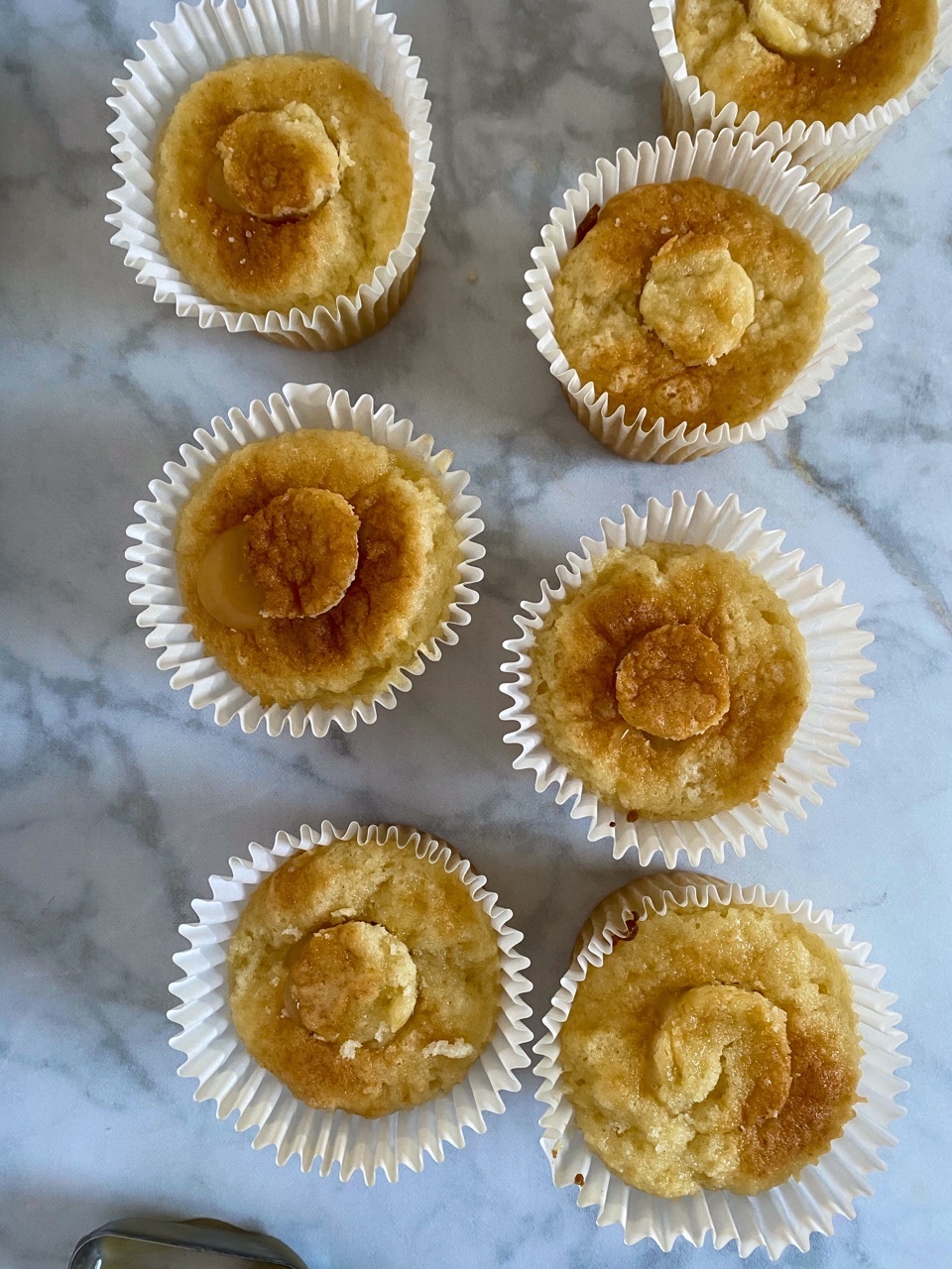 Cupcakes with lemon curd