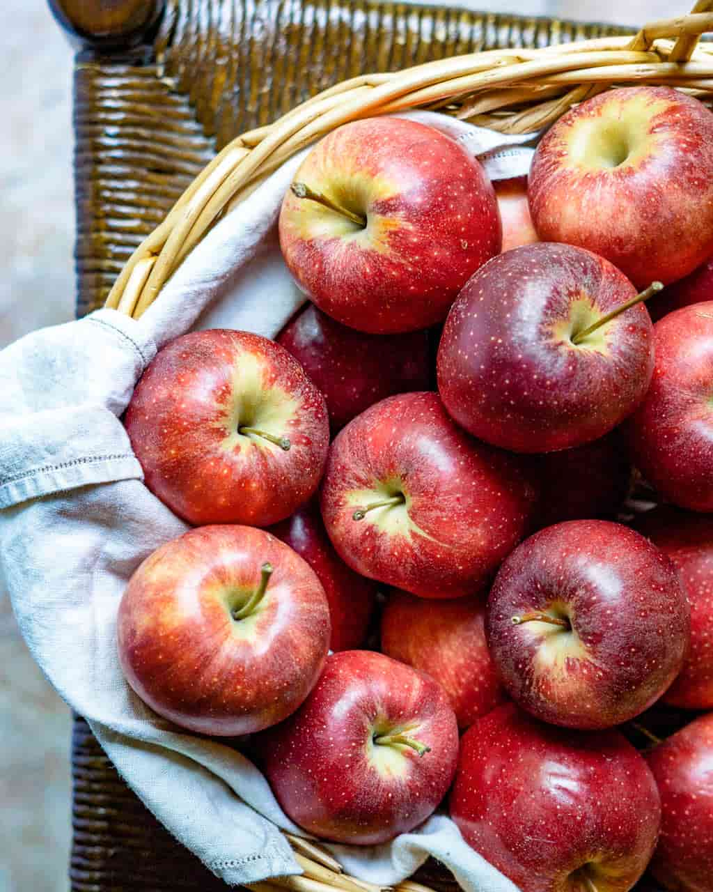 apples in a basket